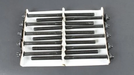 Комплект болтов с головкой системы TORX из черного металла AJUSA 81044400
