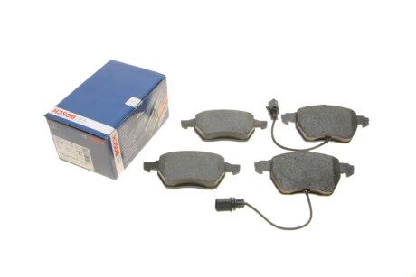 Комплект тормозных колодок. BOSCH 0986495241