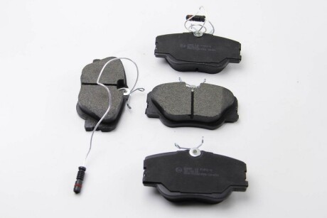 Тормозные колодки пер. W201/124 (Lucas) (з датчиком) BREMSI BP2485