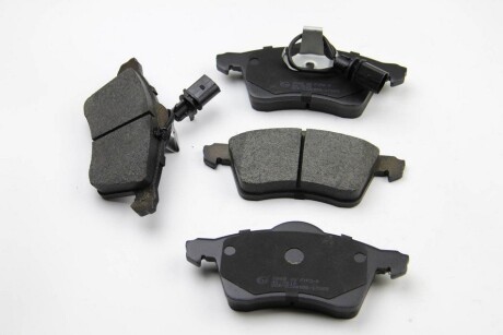 Тормозные колодки пер. T4 2.5TDI 96-03 (R15)(з датчиком) BREMSI BP2868