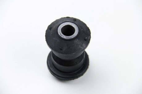 Сайлентблок переднего рычага Vito (638) 96-03 (впереди) BSG BSG 60-700-068