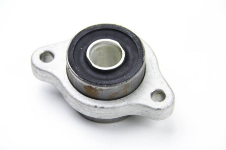 Сайлентблок переднего рычага Vito (639) 11- (передній) Пр. BSG BSG 60-700-157