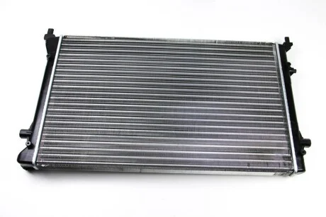 Радиатор охлаждения Caddy III 2.0SDI/1.4i/1.6i /Golf/Octavia (+/- AC) (650x398x26) BSG BSG 90-520-013