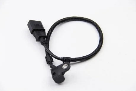 Датчик оборотов коленвала VW Polo/T5 1.9TDI 04-/Crafter 2.5TDI 06- (L=445) (9.0422) Facet FACET 90422