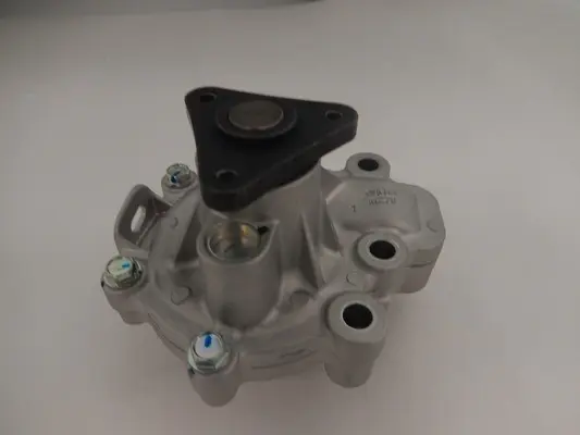 Насос водяний з патрубком та сальником Mazda 2 1.5 14/19-/ 3 1.5/2.0 13-/19-/ 6 2.0/2.5 12- GMB GWMZ79AH (фото 1)