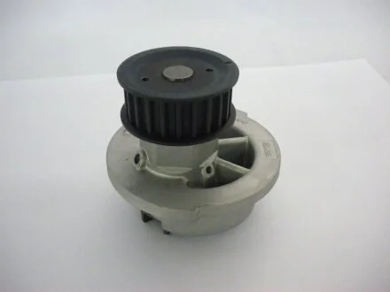 Насос водяний Opel Astra F 1.4 96-01/Vectra B 1.6 95-02 GMB GWO16A