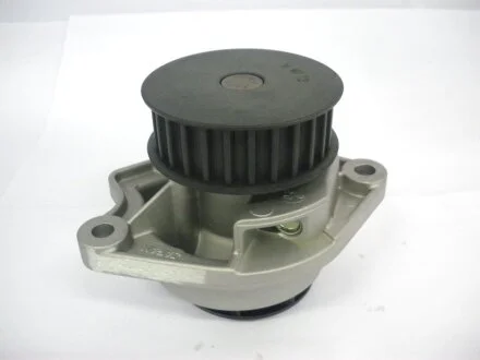 Насос водяной VW Bora 1.6 20-05/ Golf 1.6 20-06/ Polo 1.0/1.4 99-01/ Caddi 1.4 0 GMB GWVW13A
