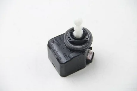 Корректор фары ASTRA H HELLA 6NM008830601
