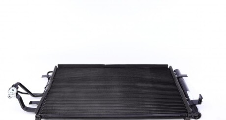 Радіатор кондиціонера MAHLE / KNECHT AC 697 000S