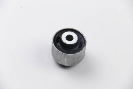 Сайлентблок переднего рычага (вверху) Passat 97-05/Audi A4/A6 95-05 Metalcaucho 04137