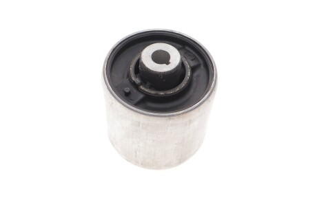 Сайлентблок переднего рычага MEYLE 1006100069