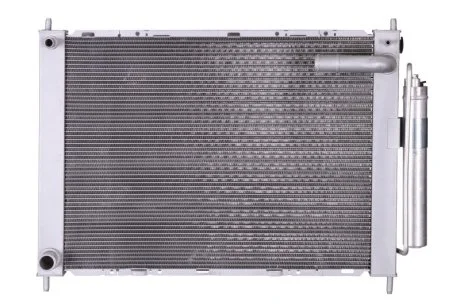 Радиатор охлаждения NISSENS 68747