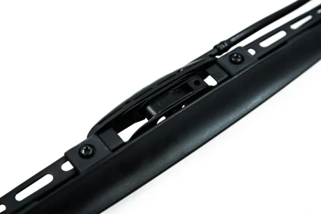 Щітка склоочисника каркасна зі спойлером та розпилювачем 550 mm / 22” OXIMO WUSPR650