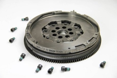 Маховик двигателя двухмассовый 2.3dCi Master III + Opel Movano B 10-> RENAULT 123003319R