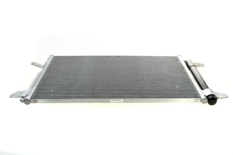 Конденсатор (радіатор) кондиціонера Valeo 812665