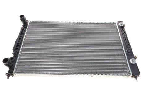 Радиатор охлаждения Van Wezel 03002122